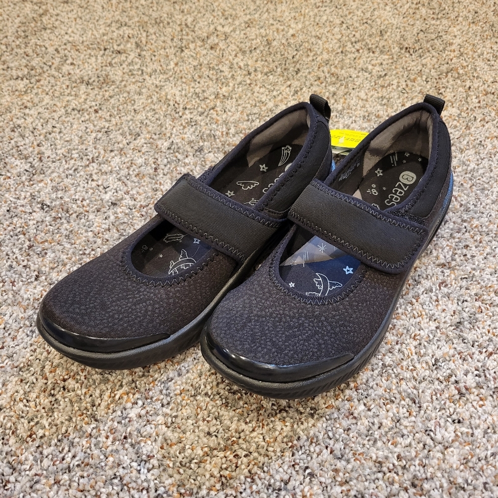 Bzees-Lightweight casual shoes.  NWT. Womens Size 7.5